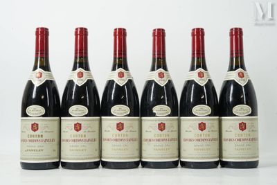 six bouteilles de vin sont alignées sur une table
