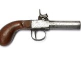 un vieux fusil avec une poignée en bois sur fond blanc