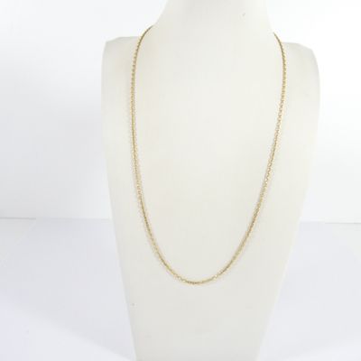 un collier à chaîne en or sur un mannequin mannequin mannequin mannequin mannequin mannequin mannequin mannequin mannequin mannequin
