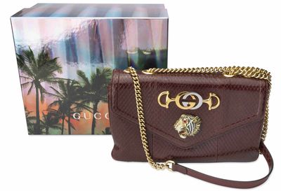 sac Gucci marron avec bandoulière à chaîne et finitions dorées