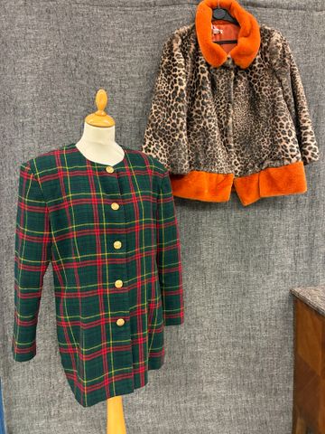 Lot comprenant 1 veste en lainage écossais (taille 40-42 à vue) e...