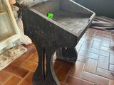 a table that is sitting on the floor in the room