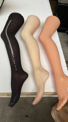 Ensemble de 14 jambes de mannequins femme en plastique