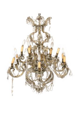 an image of a chandelier with many lights hanging from it