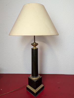 Lampe de salon sur la base d'une colonne de lampe à huile in…