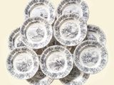 a lot of plates that are stacked on top of each other