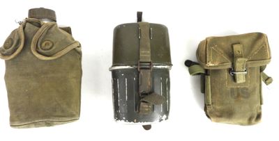 Ensemble composé d'une gourde militaire allemande des années…