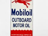 a sign that says mobiloi outboard motor oil on it