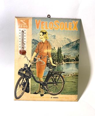 la photo d'une photo représentant une femme à vélo