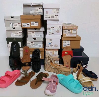 many pairs of shoes that are sitting on a table