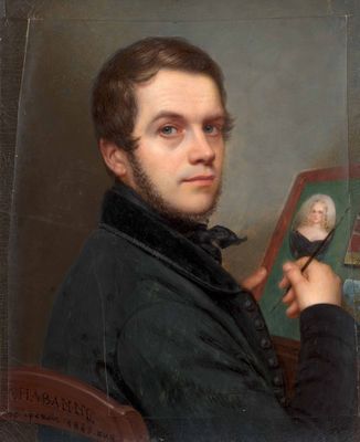 portrait d'un homme vêtu d'un manteau noir, tenant un pinceau et un miroir