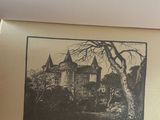 une image d'une image d'un château dans un livre