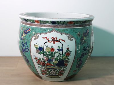 Importante vasque à poisson, dans le style de la famille ver…