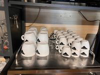 TASSES à CAFÉ ET SOUS-TASSES CELINI :