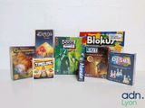 beaucoup de jeux vidéo sur la table ensemble