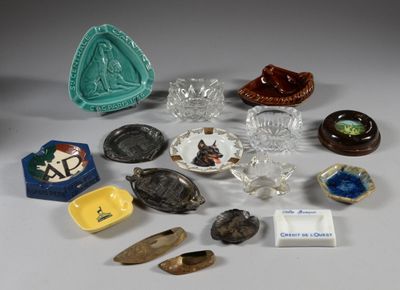 a lot of glass items that are on the table