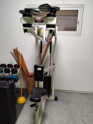 une machine qui se trouve dans le coin d'une pièce