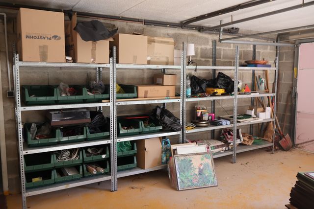 Suite succession vacante, entier mobilier d’une maison sur la com...