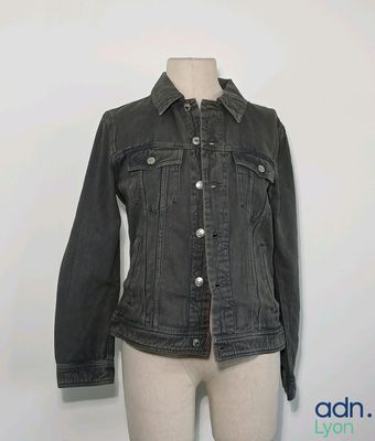 veste en jean sur un mannequin mannequin mannequin mannequin mannequin mannequin mannequin mannequin mannequin mannequin mann