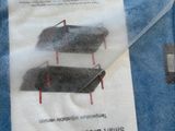 un sac sur lequel est apposée une étiquette représentant un bateau