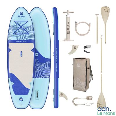 un gros plan sur une planche de paddle avec une pagaie et des accessoires