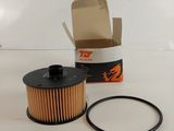 un filtre à carburant et un bouchon de réservoir pour le moteur d'une voiture