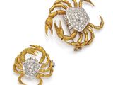deux broches en forme de crabe, en or et diamants