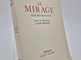 un livre posé sur une table