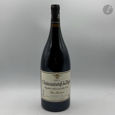 une bouteille de vin posée sur une table