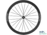 un gros plan d'une roue de vélo sur fond blanc