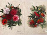 Deux peintures représentant des fleurs sont représentées sur une feuille de papier