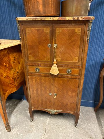 Meuble de rangement de style Transition en bois de placage marque
