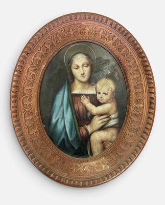 tableau représentant une femme tenant un bébé dans ses bras, dans un cadre rond