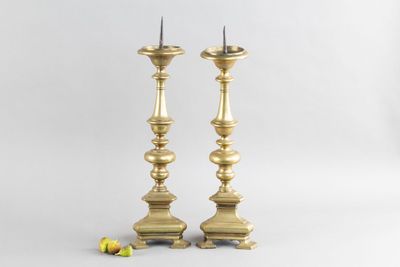 paire de chandeliers anciens en laiton