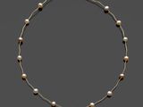 un collier composé d'une perle de culture et d'or, de la marque Business
