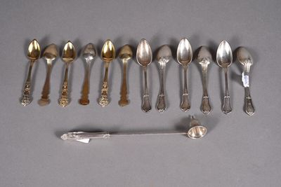 several spoons and spoon spoons are lined up on a table