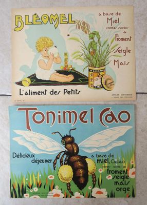 deux livres pour enfants qui sont posés sur la table