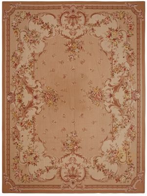 un tapis beige et rouge orné d'un motif floral