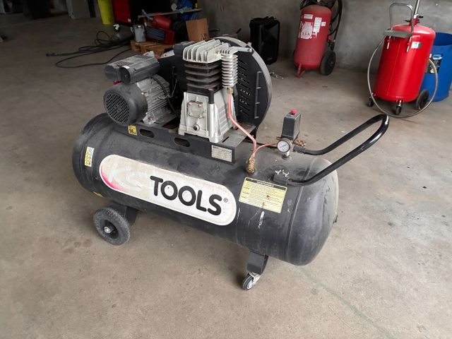 Compresseur KS TOOLS cuve 200 litres, sans tuyau. Frais en sus 14...