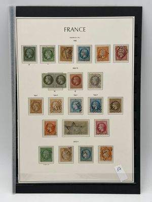 une photo encadrée représentant une collection de timbres français