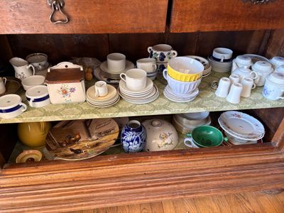 LOT de vaisselles dépareillées.