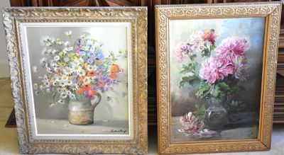 pair of paintings of flowers in a vase and a vase of flowers in a vase