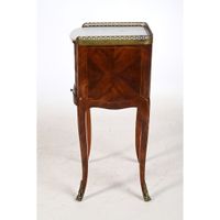 TABLE A RIDEAU LOUIS XV en placage de palissandre et satiné. (photo 4)