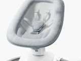 une photo d'une balancelle pour bébé équipée d'une télécommande