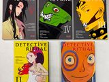 quatre livres posés sur une surface blanche, avec un personnage de bande dessinée sur leurs couvertures