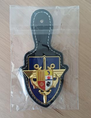 une photo d'un insigne dans un sachet en plastique