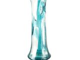 un vase en verre avec un tourbillon bleu à l'intérieur