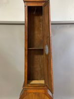 Caisse d'horloge de parquet en noyer mouluré d'une réserve o… (photo 2)