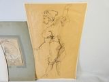 une image représentant le dessin d'une femme debout à côté de la photo d'un homme
