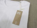 a tag on a t - shirt that says organic cotton